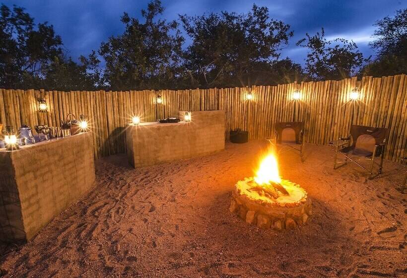 ホテル Raptor Retreat Game Lodge