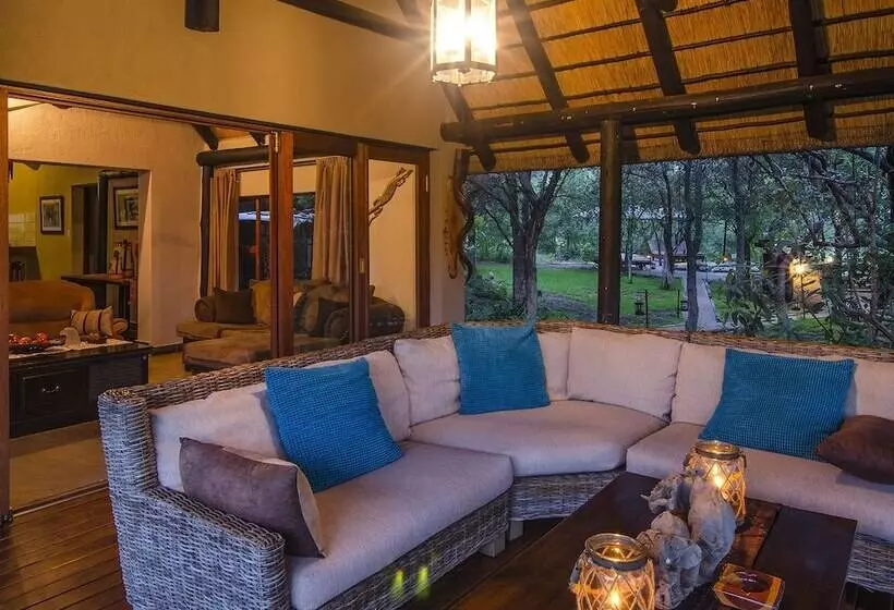 هتل Raptor Retreat Game Lodge