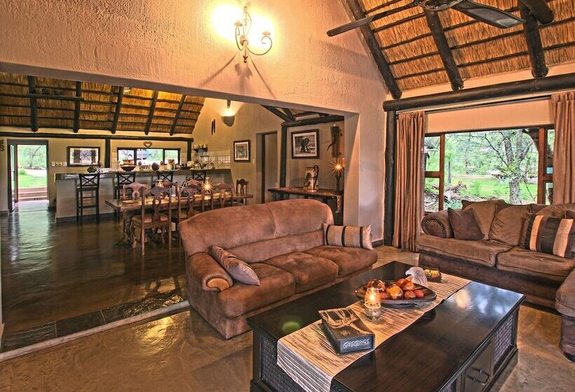 ホテル Raptor Retreat Game Lodge