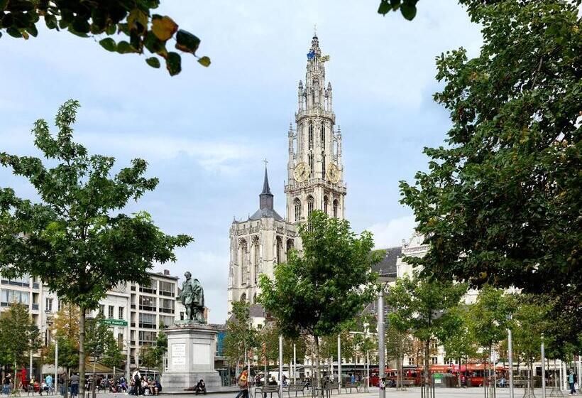 Antwerp Central Youth Hostel