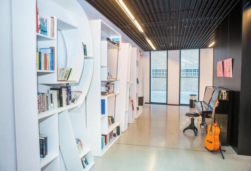 Antwerp Central Youth Hostel