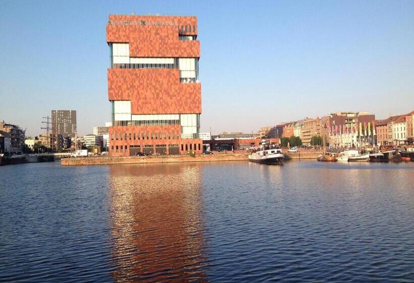 Antwerp Central Youth Hostel