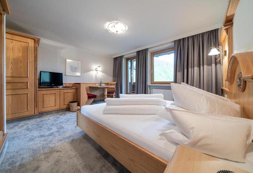 Burghotel Alpenglühn