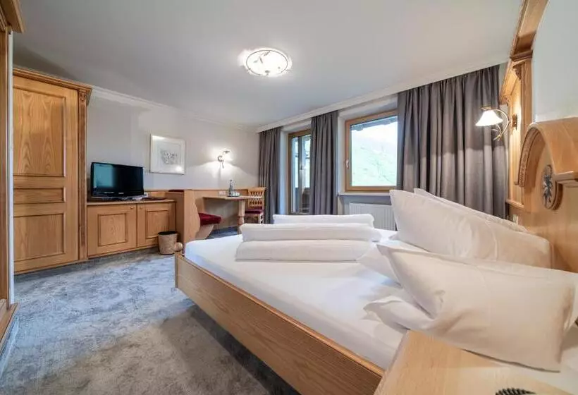 Burghotel Alpenglühn
