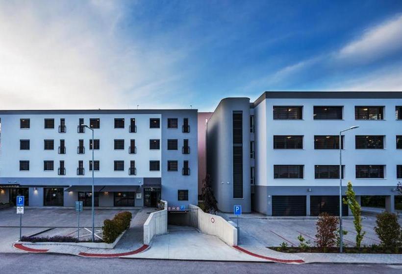 Barok Hotel And Apartments