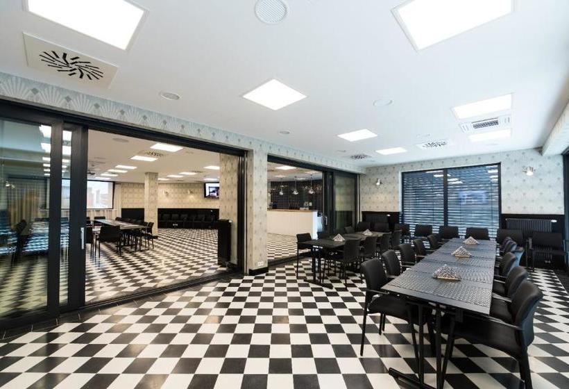 Barok Hotel And Apartments