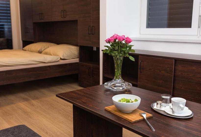 Barok Hotel And Apartments