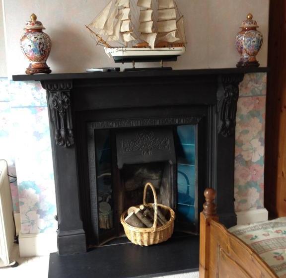 مبيت وإفطار Admiralty House