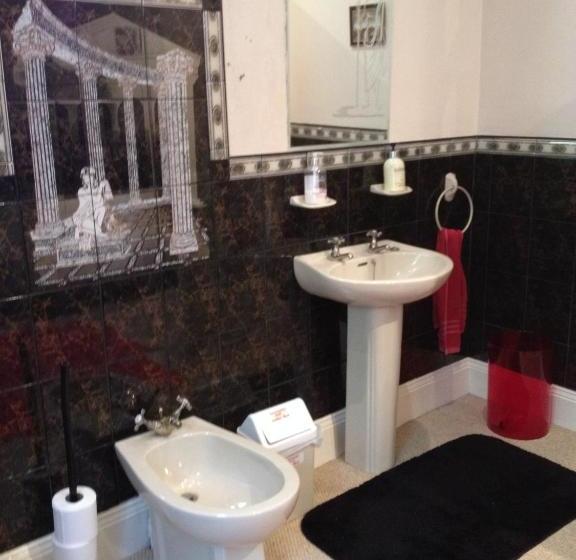 مبيت وإفطار Admiralty House