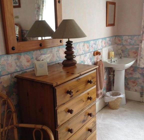 مبيت وإفطار Admiralty House