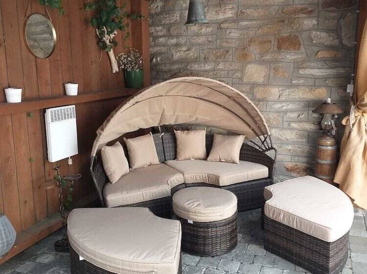 تختخواب و صبحانه La Petite Suisse