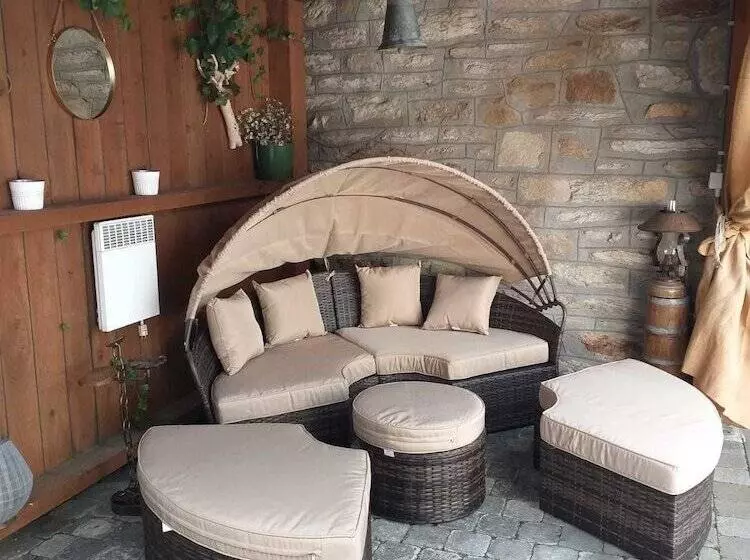تختخواب و صبحانه La Petite Suisse