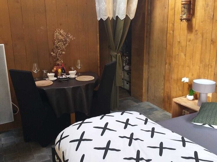 تختخواب و صبحانه La Petite Suisse