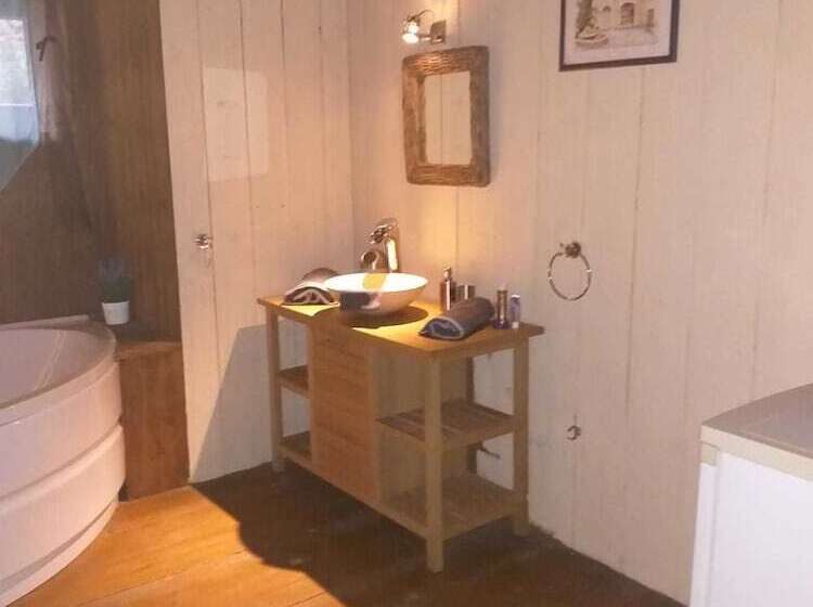 تختخواب و صبحانه La Petite Suisse