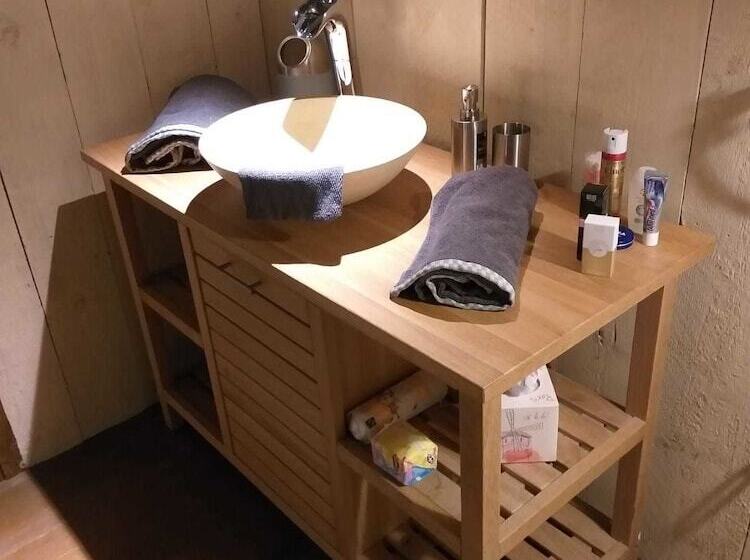 تختخواب و صبحانه La Petite Suisse