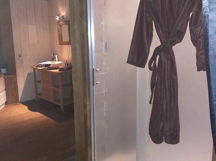 تختخواب و صبحانه La Petite Suisse