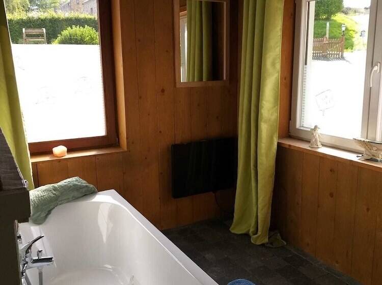 تختخواب و صبحانه La Petite Suisse