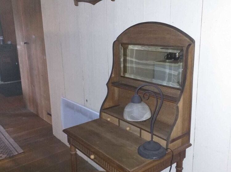 تختخواب و صبحانه La Petite Suisse