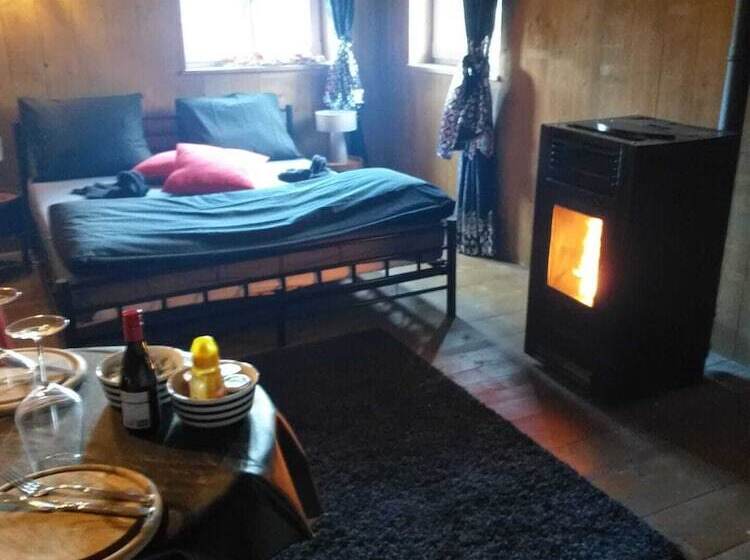 تختخواب و صبحانه La Petite Suisse