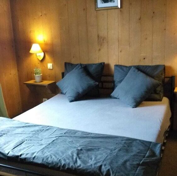 تختخواب و صبحانه La Petite Suisse