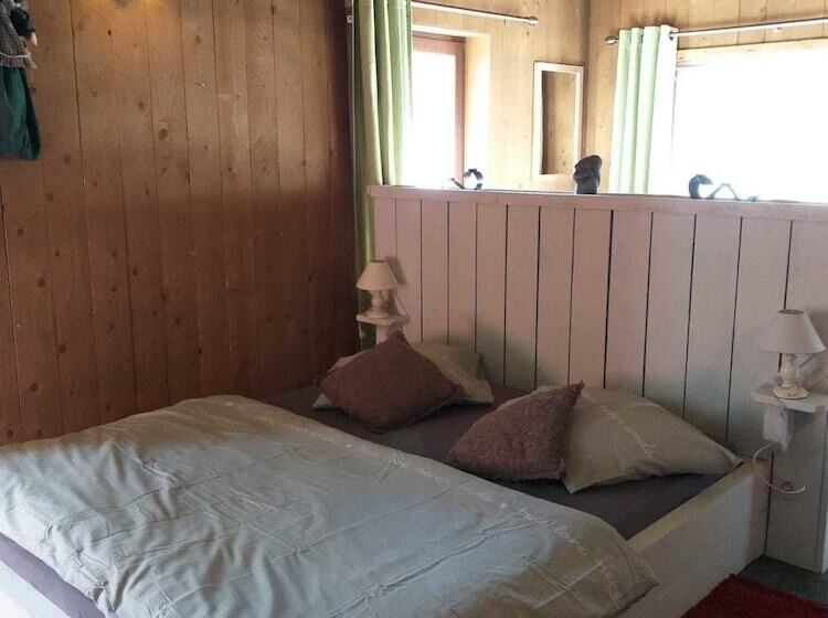 تختخواب و صبحانه La Petite Suisse