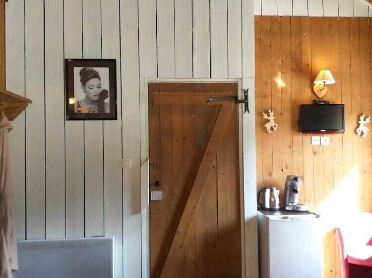 تختخواب و صبحانه La Petite Suisse