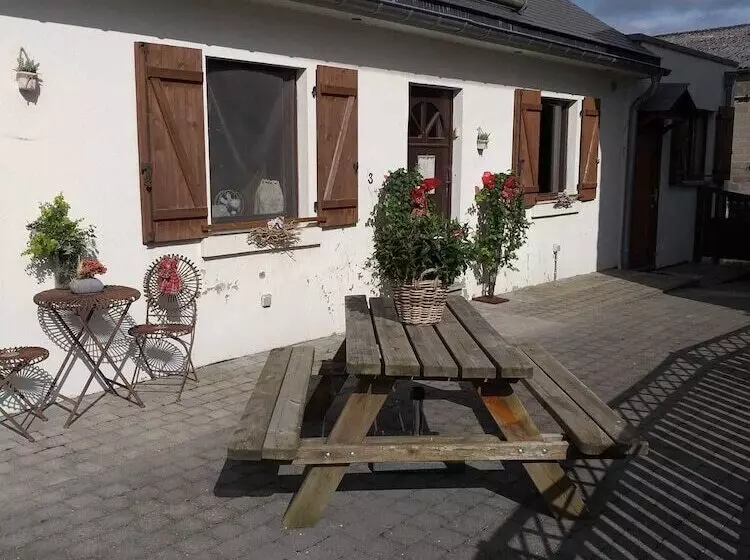 تختخواب و صبحانه La Petite Suisse