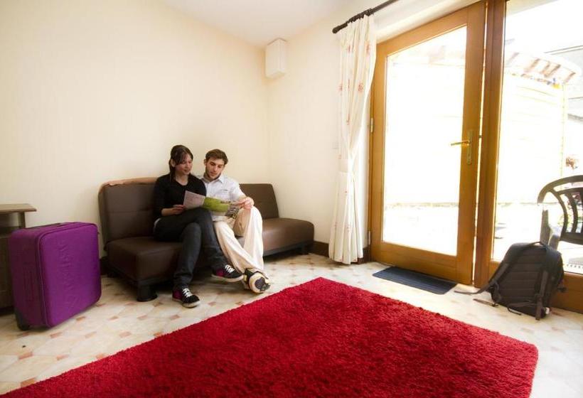 Cashel Holiday Hostel