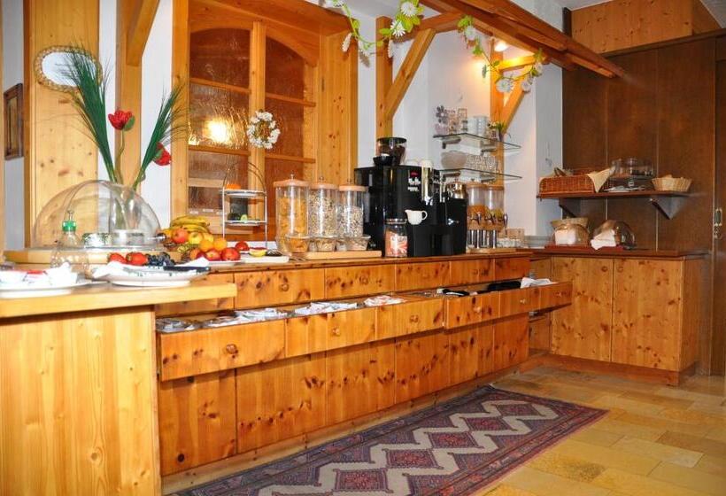 ホテル Almtalerhof