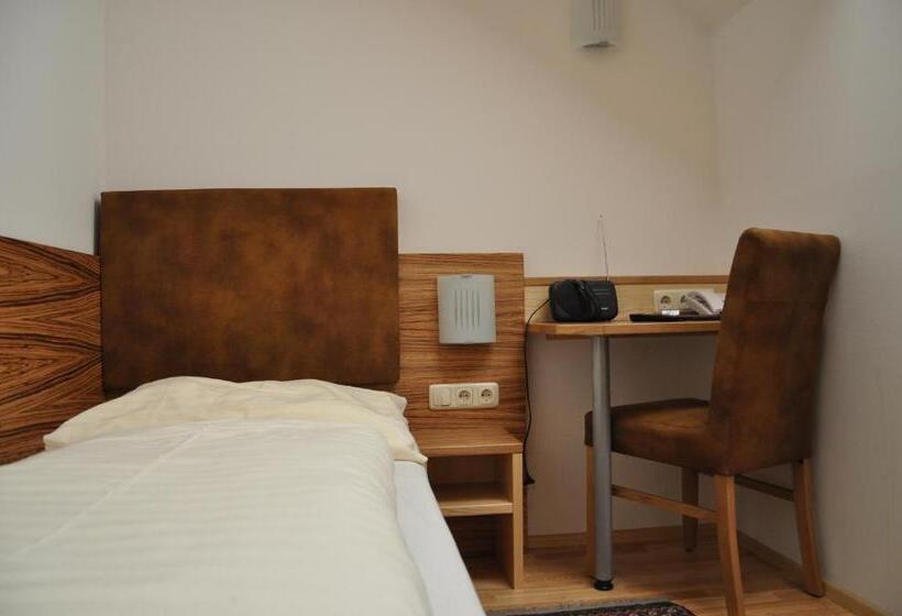 ホテル Almtalerhof