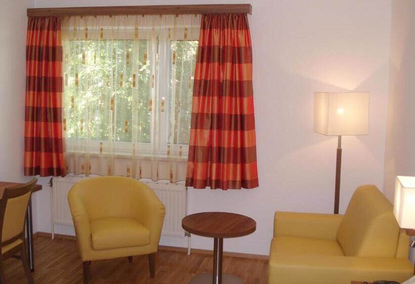 ホテル Almtalerhof