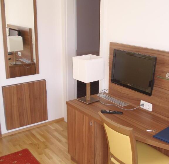 ホテル Almtalerhof