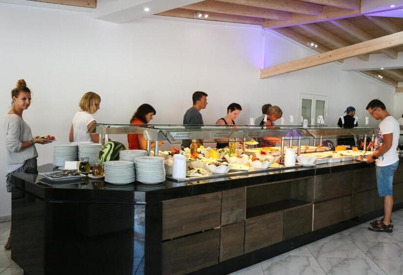 ホテル Saint George Palace