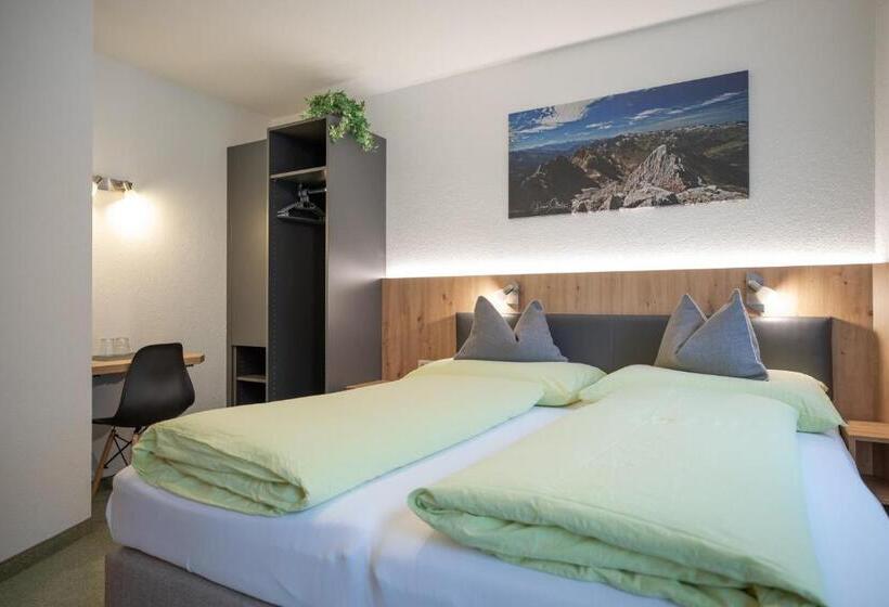 تختخواب و صبحانه Haus Markus Strolz