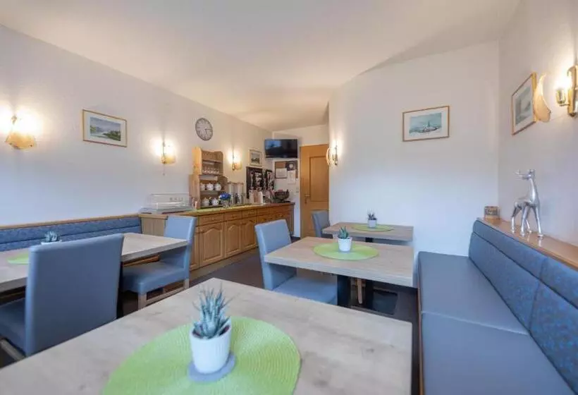 Aamiaismajoitus (B&B) Haus Markus Strolz