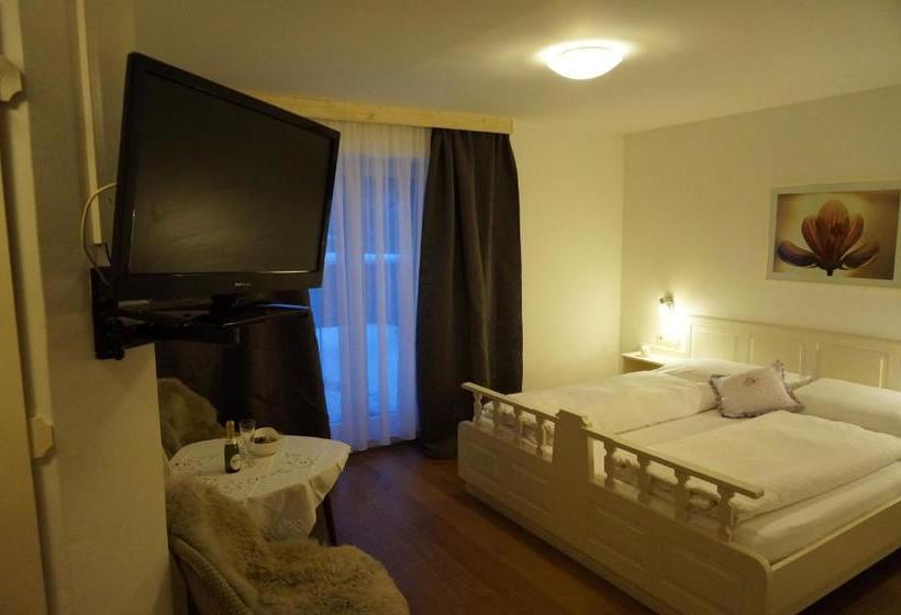 تختخواب و صبحانه Haus Senoner