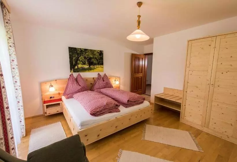 Aamiaismajoitus (B&B) Hinterkellaubauer