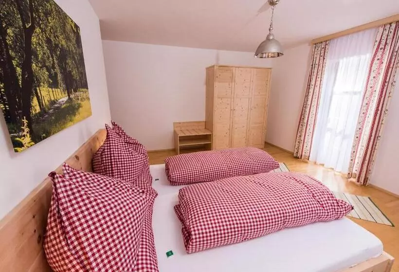 Aamiaismajoitus (B&B) Hinterkellaubauer