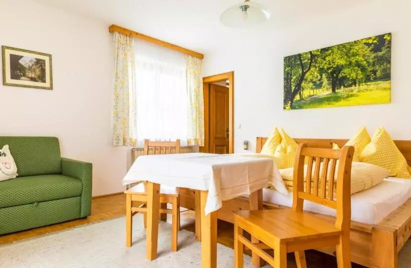 Aamiaismajoitus (B&B) Hinterkellaubauer