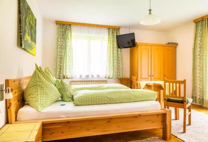 Aamiaismajoitus (B&B) Hinterkellaubauer