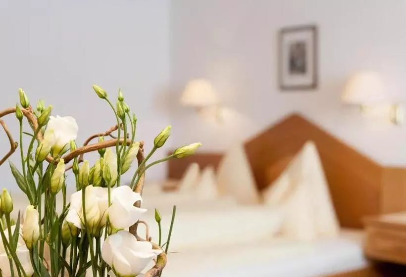 هتل Jagdhof Bed & Breakfast
