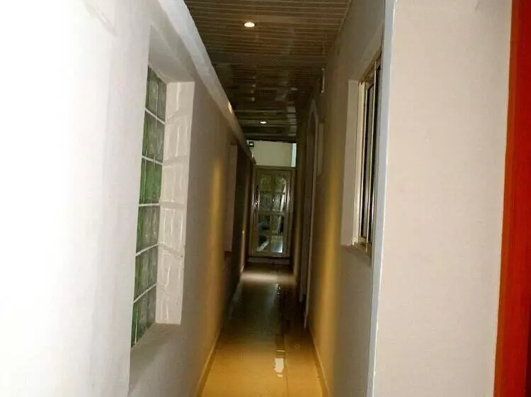 B S Hive Hotel & Suites