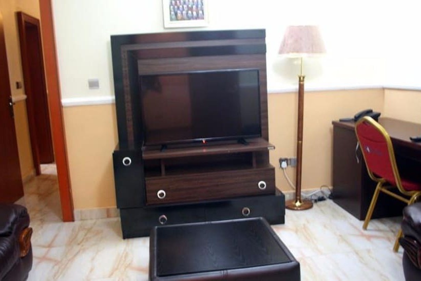 B S Hive Hotel & Suites