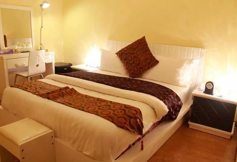 هتل Caravel Suites