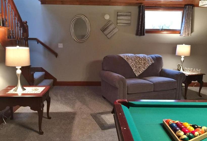 فندق Donna's Premier Lodging