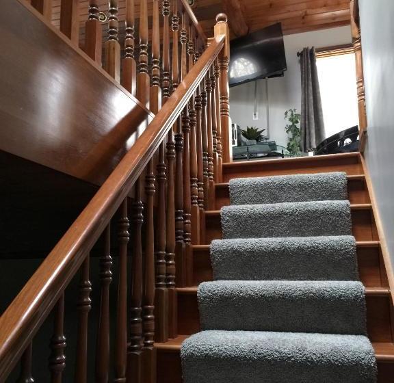 فندق Donna's Premier Lodging