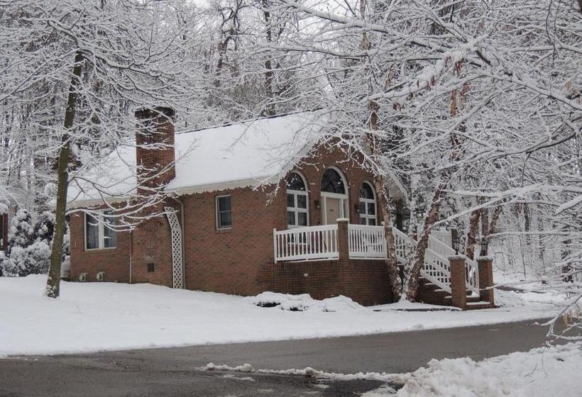 فندق Donna's Premier Lodging