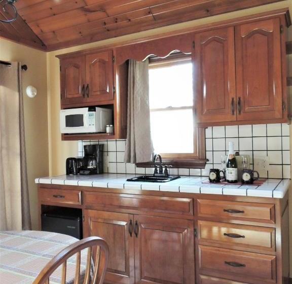 فندق Donna's Premier Lodging