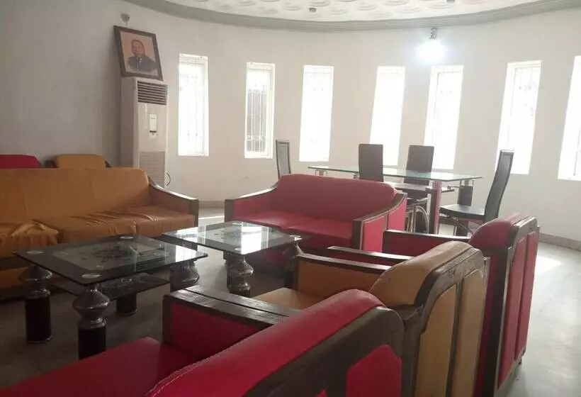 Flamingo Hotel & Suites