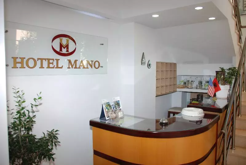 هتل Mano